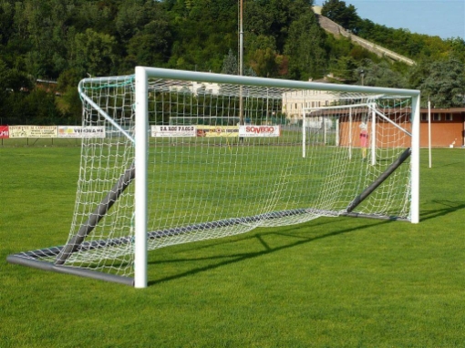 Immagine di Poarta Fotbal Mobila Aluminiu 6x2 m, model independent cu cadru de sol